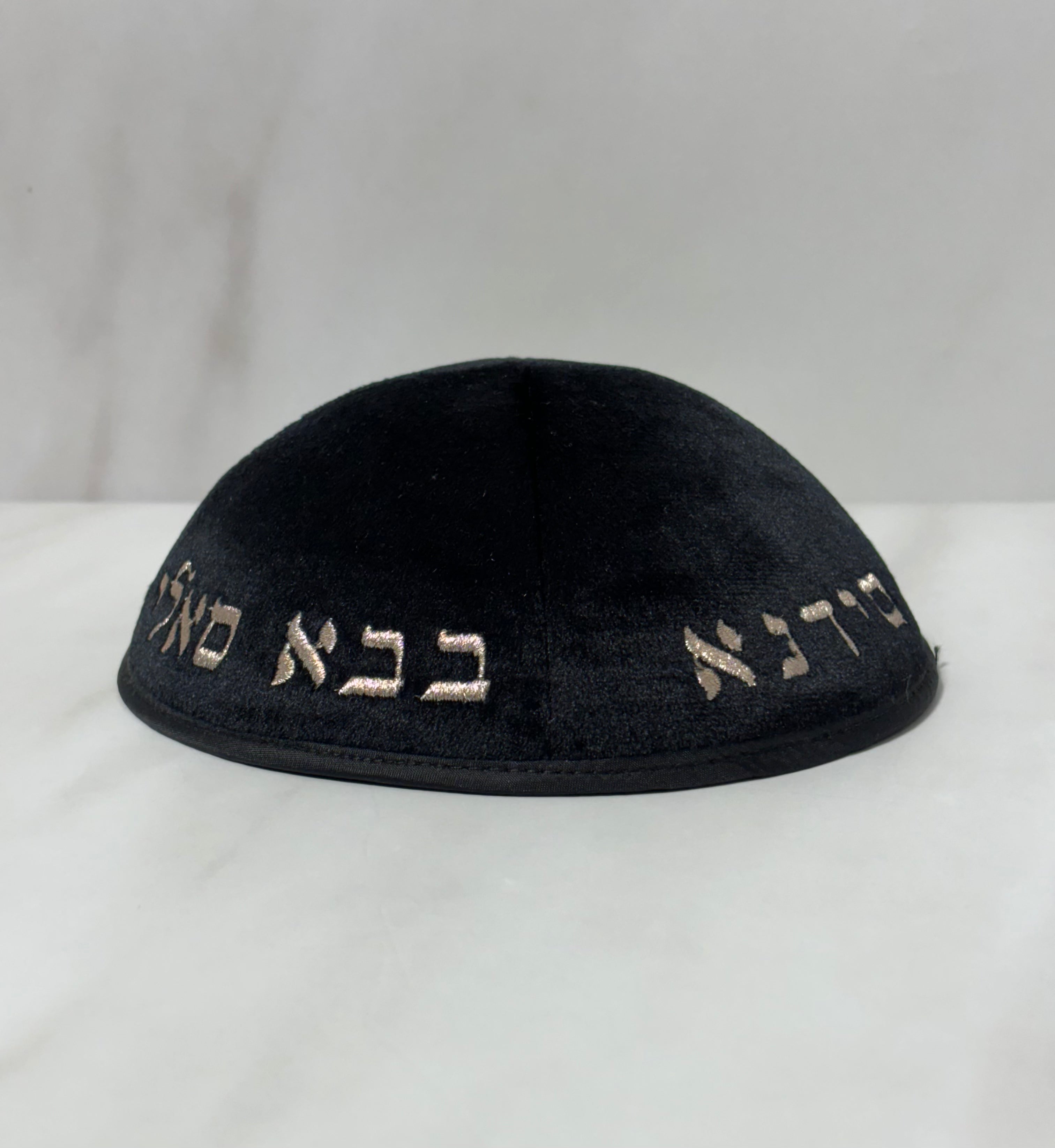 כיפות מרוקו קטיפה "בבא סאלי" צבע שחור כיתוב רוז גולד