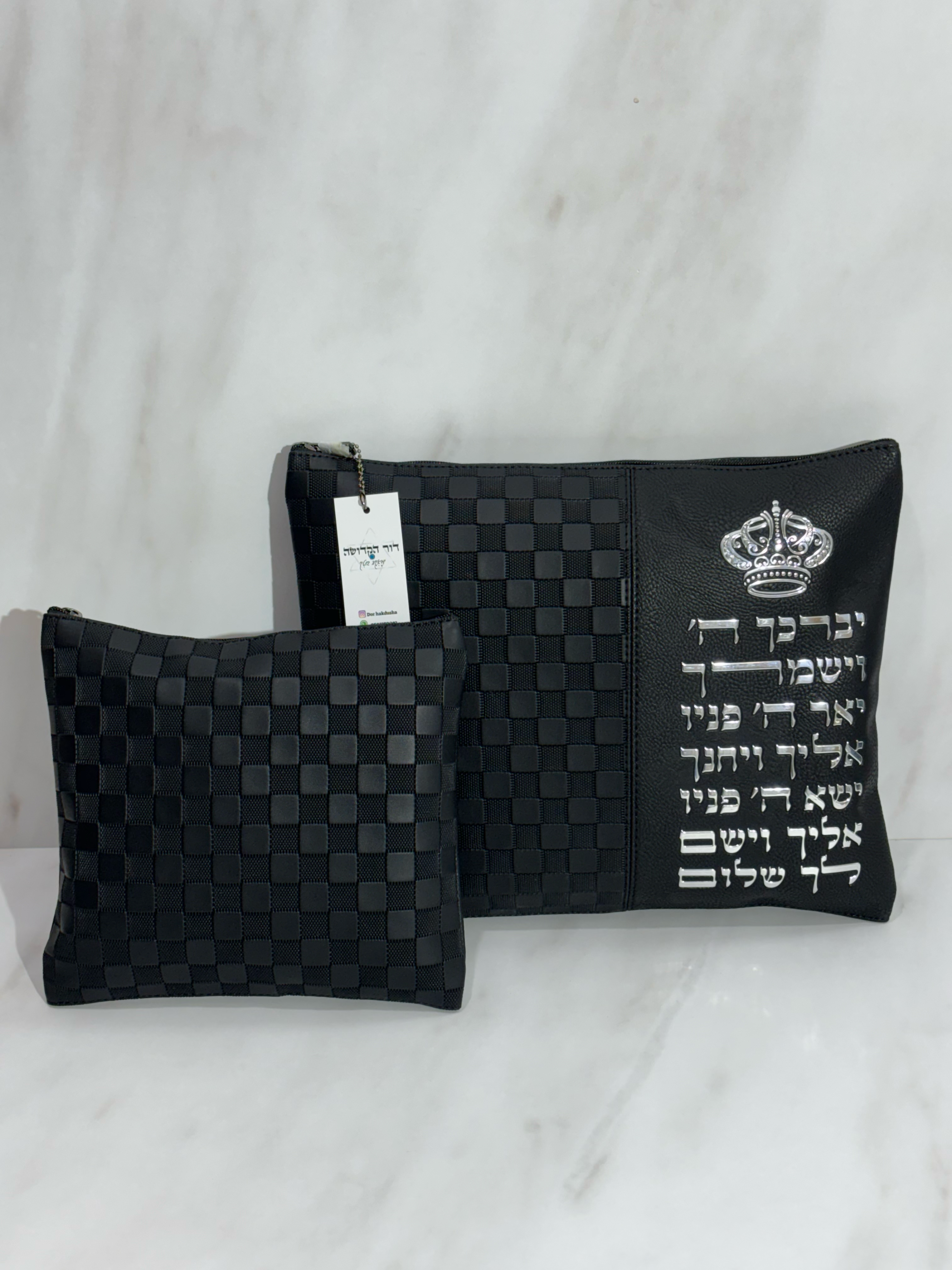 סט טלית- תפילין דמוי עור אותיות שחור משבצות אותיות בולטות "יברכך" כסף 31*38 ס"מ