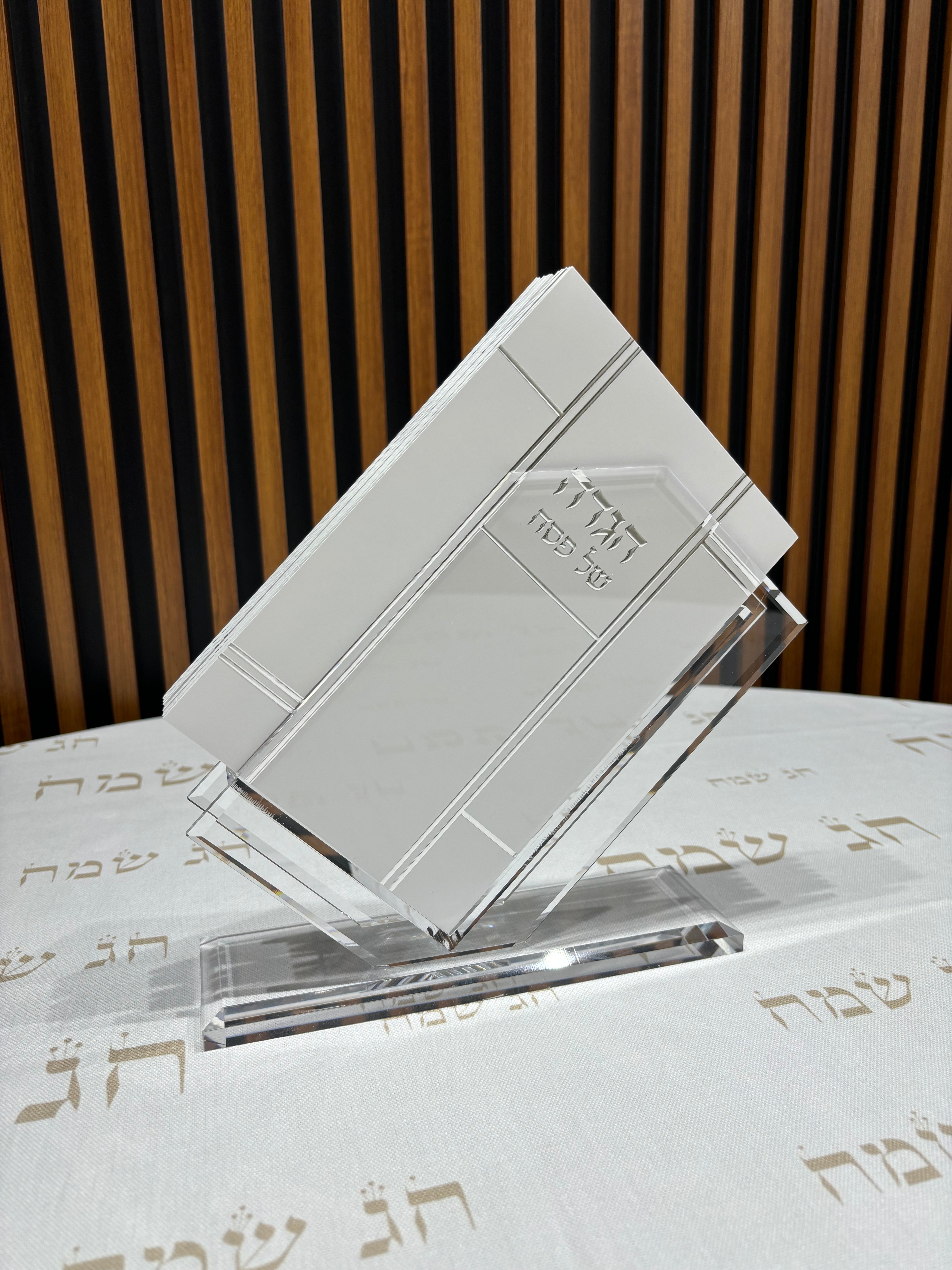 מעמד אקריליק להגדה עם 6 הגדות 21x20 ס"מ - כסף